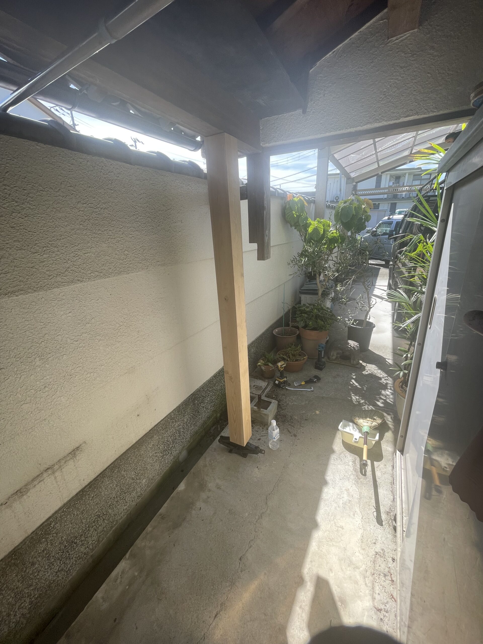 梁仮支え　既存柱加工